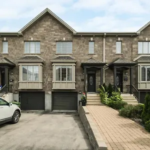 Apartment Comfort Townhouse Close To Airport 