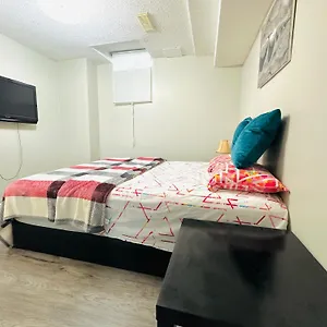 Luxury In Near Square One Mall & Pearson Airport Homestay