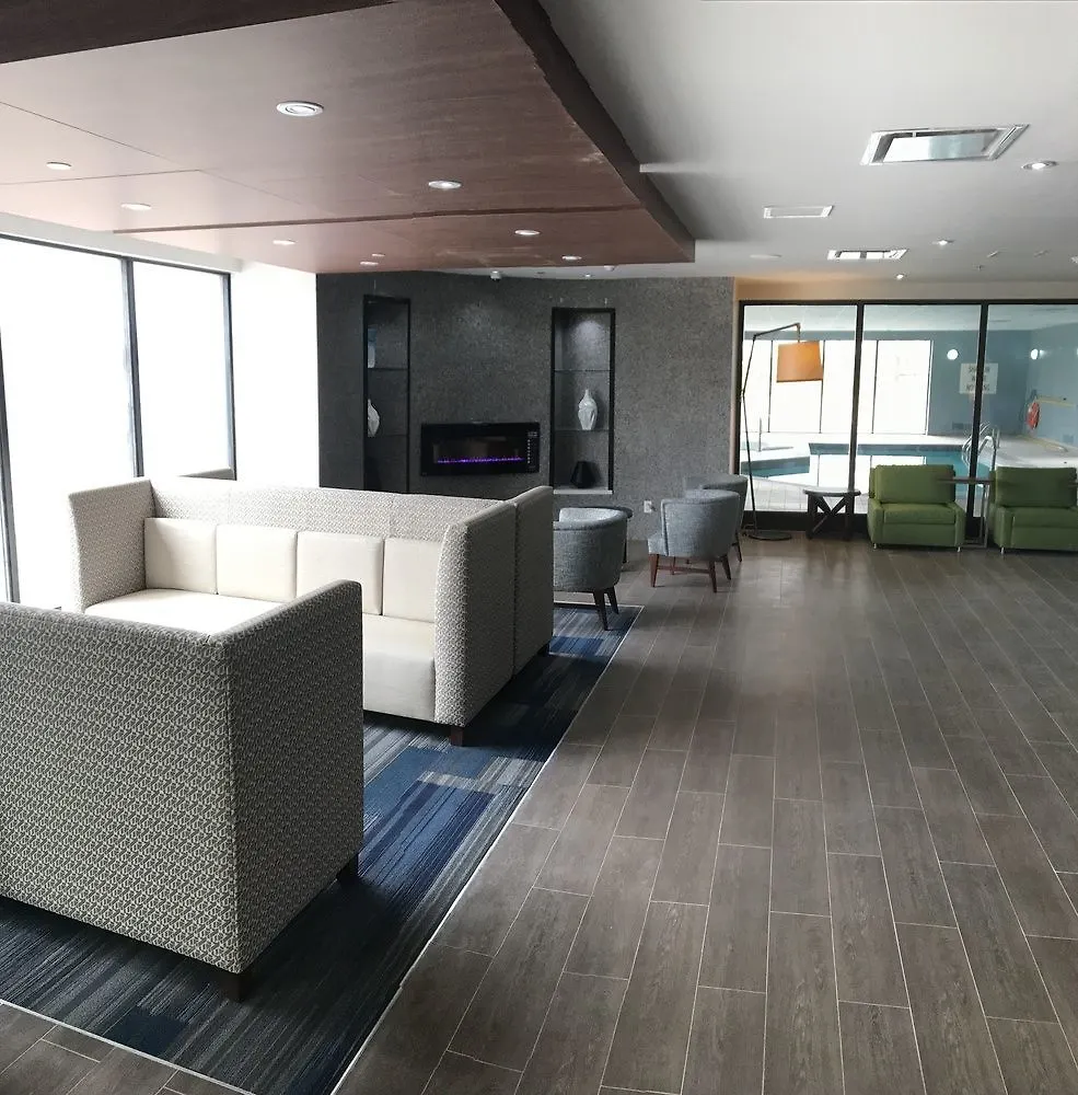 Holiday Inn Express & Suites Toronto Airport West By Ihg Mississauga Hotel